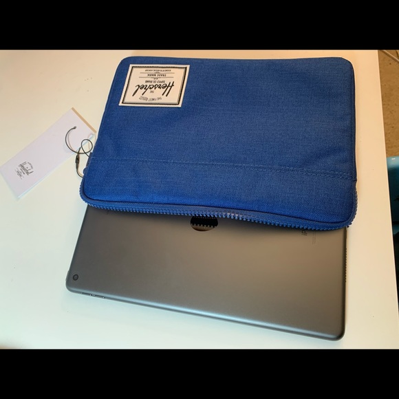 SOLD - Herschel Company Anchor iPad Sleeve - Picture 6 of 6